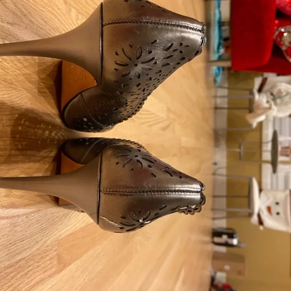 Pumps - Picture 3 of 4